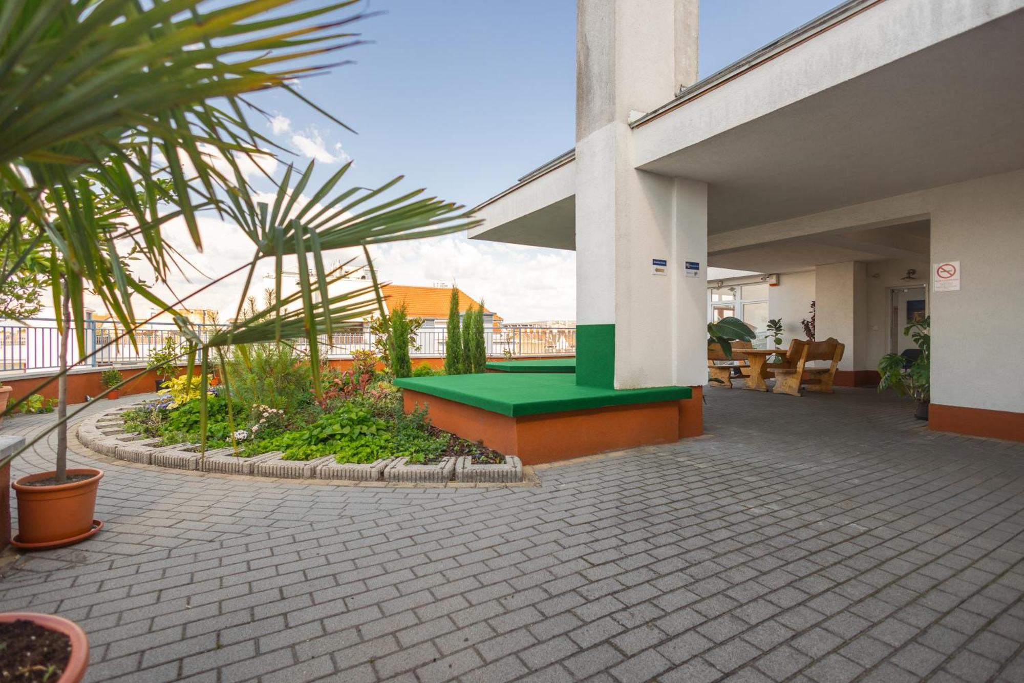 Rooftop City Residence With Deep Garage บูดาเปสต์ ภายนอก รูปภาพ