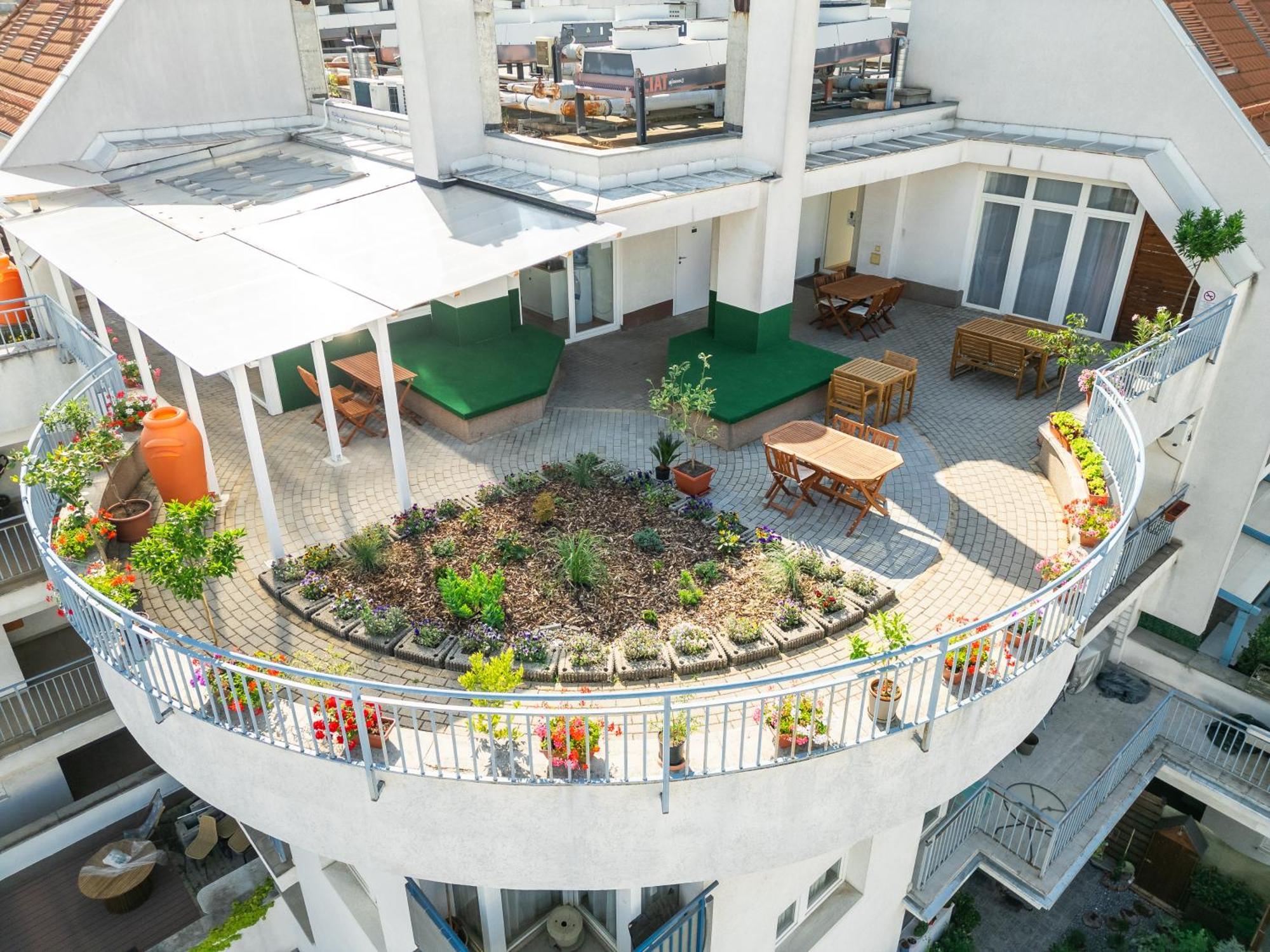 Rooftop City Residence With Deep Garage บูดาเปสต์ ภายนอก รูปภาพ