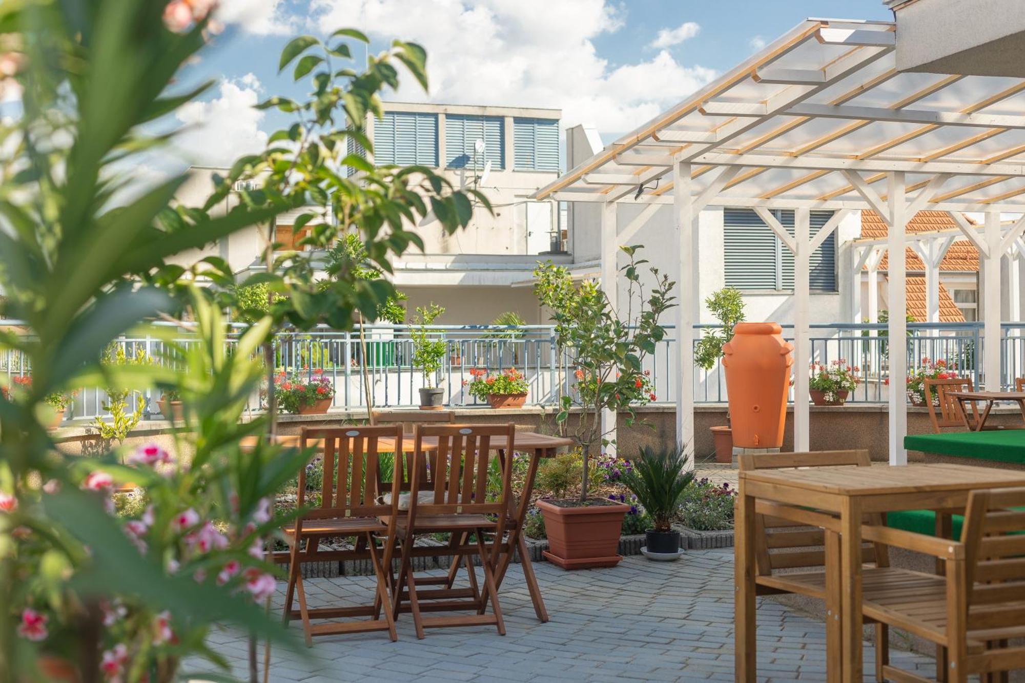Rooftop City Residence With Deep Garage บูดาเปสต์ ภายนอก รูปภาพ